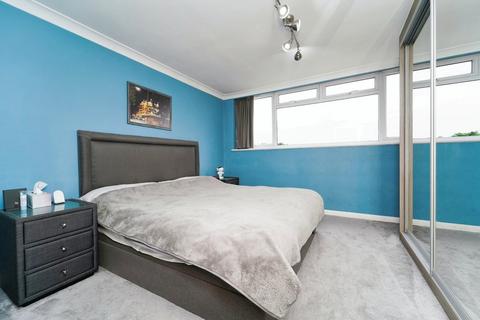 15 Ashdene Close, Ashford, TW15 1UG