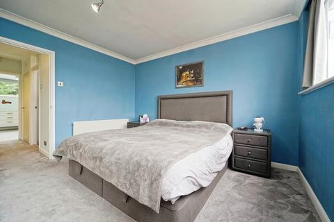 15 Ashdene Close, Ashford, TW15 1UG