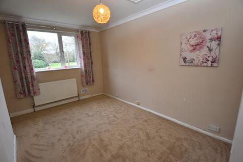 2 bedroom flat to rent, Brentwood House, M41 5GS