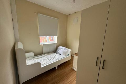 2 bedroom apartment to rent, Hooks Hall Drive, Dagenham RM10