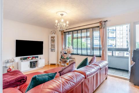 3 bedroom apartment for sale, Hawkstone Road, London SE16