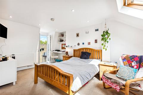 3 bedroom maisonette for sale, Winders Road, London SW11