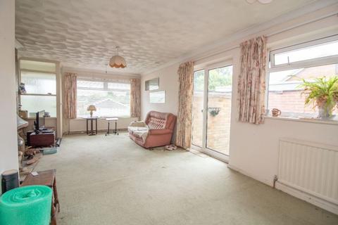 2 bedroom bungalow for sale, Maytree Gardens, Cowplain, PO8 8RH