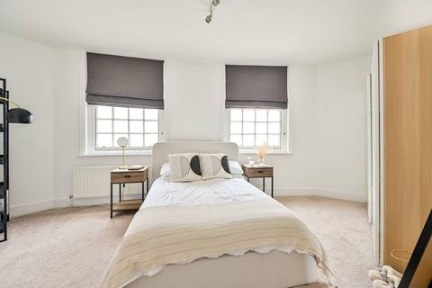 2 bedroom flat for sale, Portland Street, Elephant and Castle, London, SE17