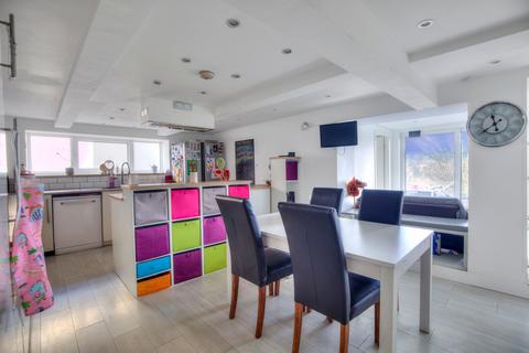 41 Raglan Road, Hengoed, CF82 7LY