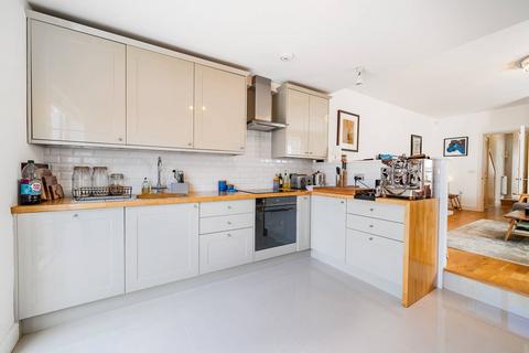 2 bedroom flat for sale, Coverton Road, Tooting Broadway, London, SW17