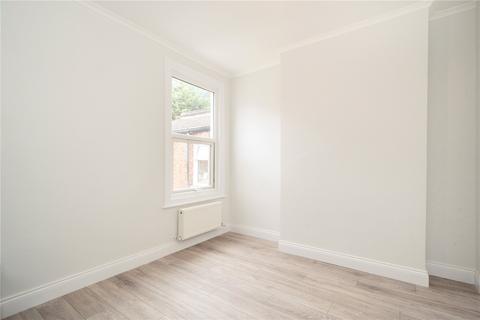 3 bedroom apartment to rent, Larch Road, London NW2