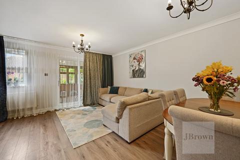 23 Astley, Grays, RM17 6UY