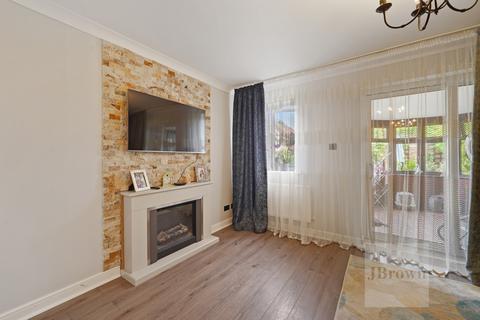 23 Astley, Grays, RM17 6UY