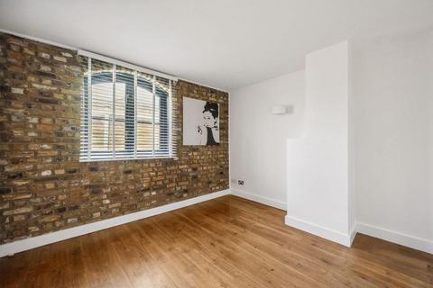 3 bedroom flat to rent, Sanctuary Court, Reardon Path, London, E1W