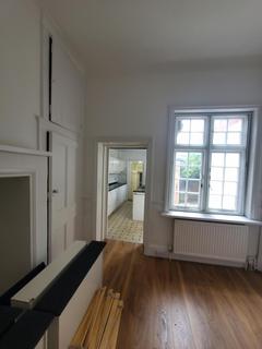 3 bedroom semi-detached house to rent, NW2 5JE