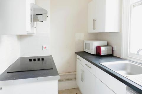 2 bedroom apartment to rent, Queens Park Road Brighton BN2