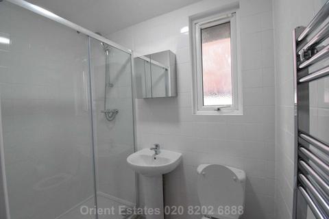 Studio to rent, Wilberforce Road, West Hendon