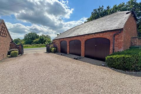 4 bedroom barn conversion for sale, Houndsfield Court, Houndsfield Lane, Wythall, B47 6LX