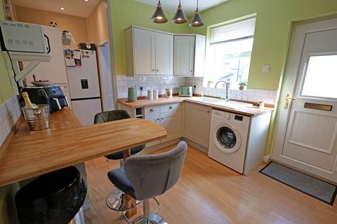 2 bedroom terraced house for sale, Far East View, Barnoldswick, BB18