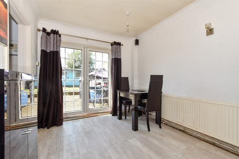 3 bedroom terraced house for sale, Eastham Crescent, Brentwood, Essex