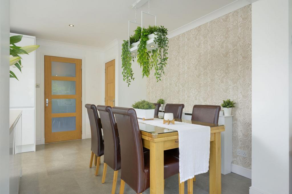 Kitchen/Dining Area