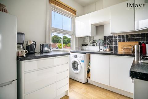 2 bedroom flat for sale, Cintra Park, London SE19