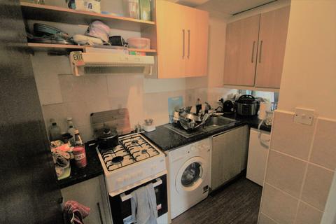 1 bedroom flat to rent, Hows Road, Uxbridge UB8