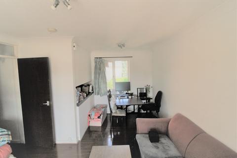 1 bedroom flat to rent, Hows Road, Uxbridge UB8