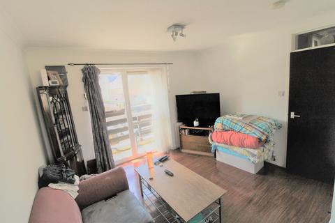 1 bedroom flat to rent, Hows Road, Uxbridge UB8