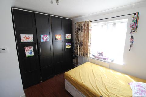 1 bedroom flat to rent, Hows Road, Uxbridge UB8