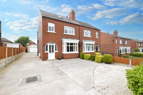 3 bedroom semi-detached house for sale, Horbury Road, Wakefield, West Yorkshire