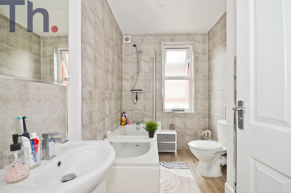 Bathroom.JPG