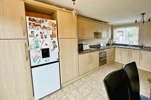 3 bedroom terraced house for sale, Austen Close, Tilbury, RM18