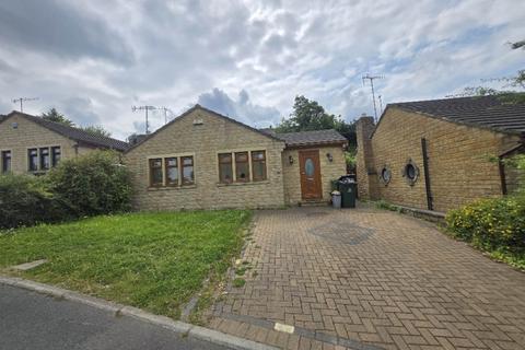 3 bedroom detached bungalow to rent, Park House Drive, Thornhill