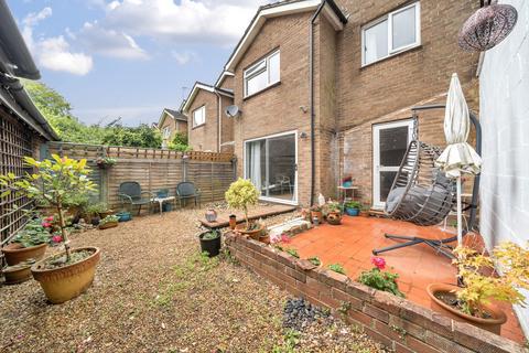 3 bedroom end of terrace house for sale, Magpie Close, Coulsdon CR5