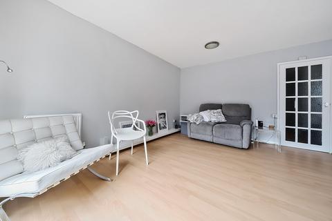 1 Magpie Close, Coulsdon, CR5 1AT