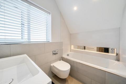 8 Junction Road, Lightwater, GU18 5TQ