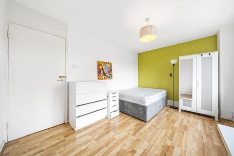 3 bedroom apartment to rent, Crefeld Close London W6