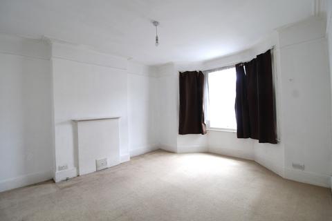 2 bedroom maisonette to rent, Shackleton Road, Southall UB1