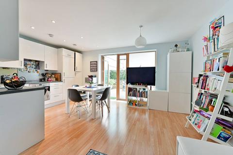 1 bedroom flat for sale, Chadwick House, Latchmere Street, Battersea, London, SW11