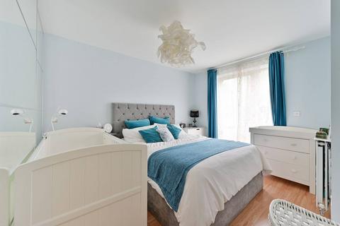 1 bedroom flat for sale, Chadwick House, Latchmere Street, Battersea, London, SW11