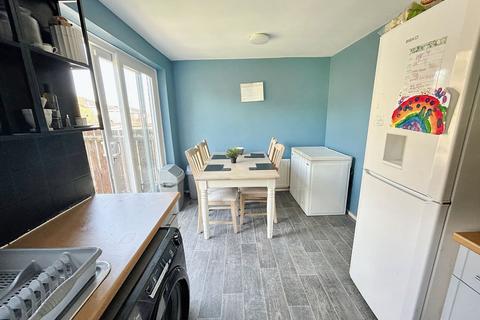 70 Calder Walk, Sunniside, Newcastle Upon Tyne, NE16 5XG