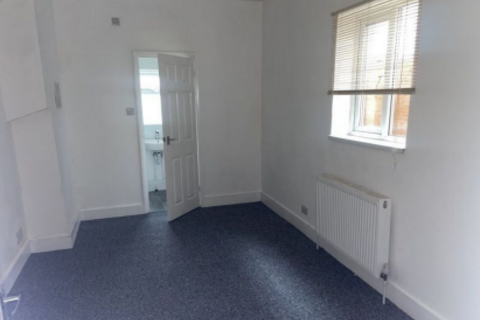 1 bedroom ground floor flat to rent, Burnaby Road, Southend-on-Sea, SS1