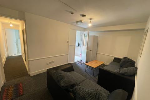 2 bedroom flat to rent, Alcester Road, Moseley, Birmingham, B13 8LL