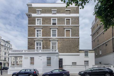 Studio to rent, Queens Gate Gardens, South Kensington, London, SW7
