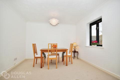 2 bedroom flat to rent, Copperfields, Basildon, SS15