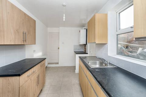 2 bedroom flat to rent, Northbourne Street, Gateshead NE8