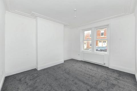 2 bedroom flat to rent, Northbourne Street, Gateshead NE8