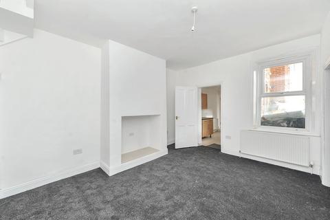 2 bedroom flat to rent, Northbourne Street, Gateshead NE8