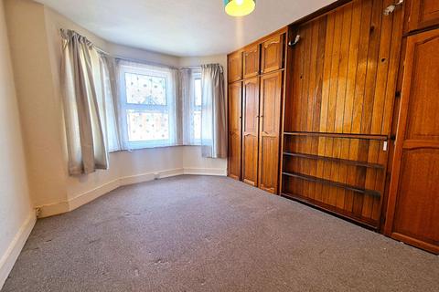 3 Exeter Close, Folkestone, CT19 4JD