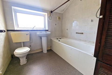 3 Exeter Close, Folkestone, CT19 4JD