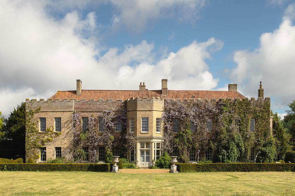 Narborough Hall II 03.jpg