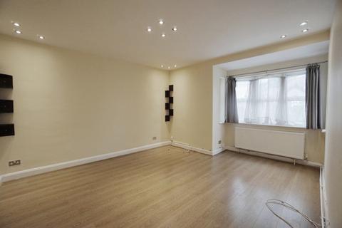 2 bedroom flat to rent, Elm Park Road , N21