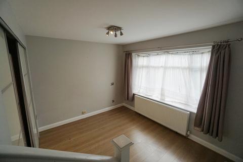2 bedroom flat to rent, Elm Park Road , N21